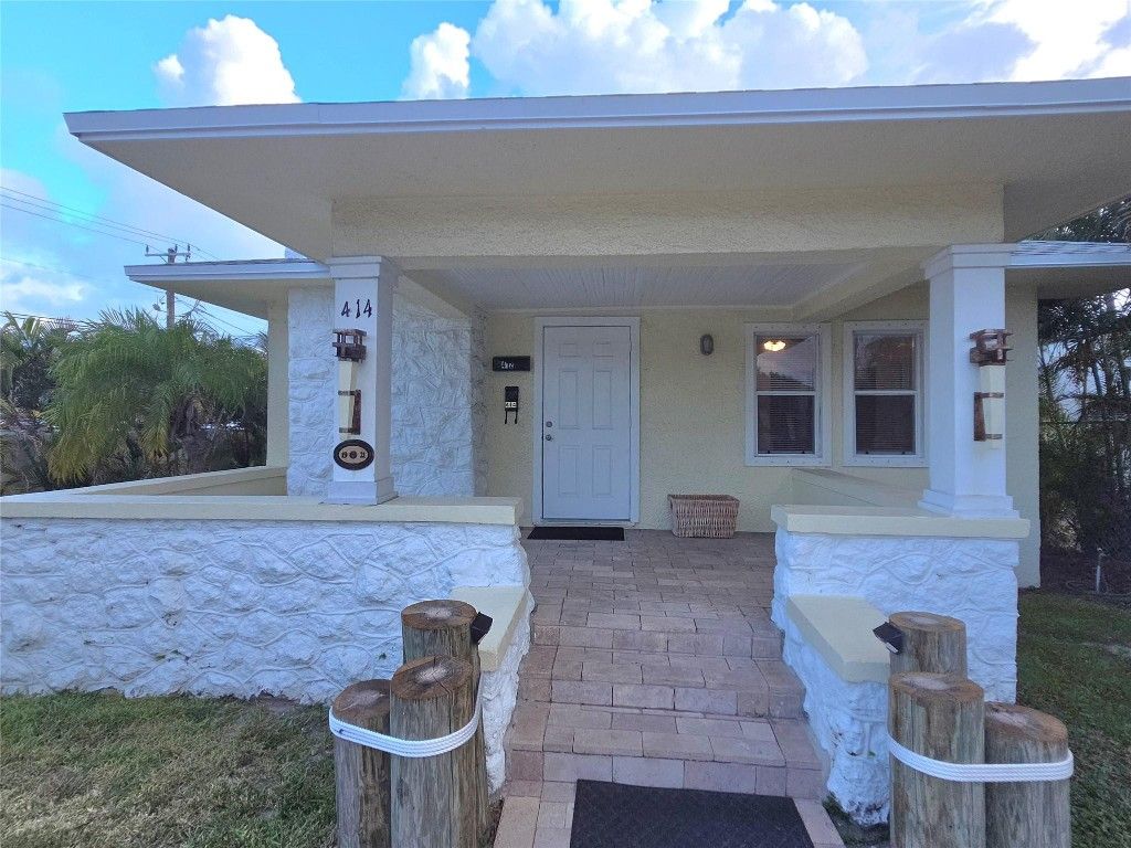 Photo of 414 Ardmore Road, West Palm Beach, FL 33401 (MLS # F10518566)