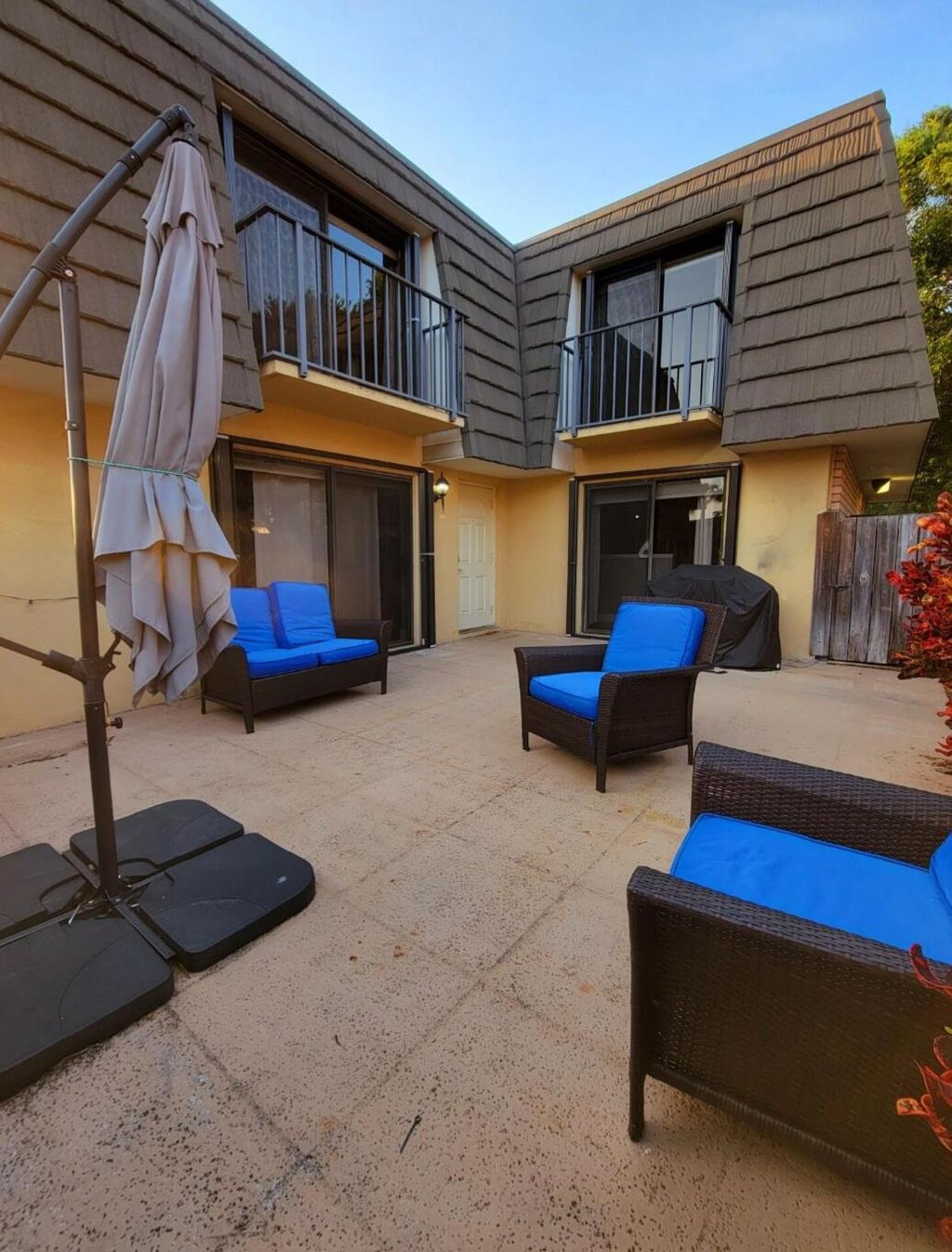 Photo of 727 7th Way, West Palm Beach, FL 33407 (MLS # B26015977)