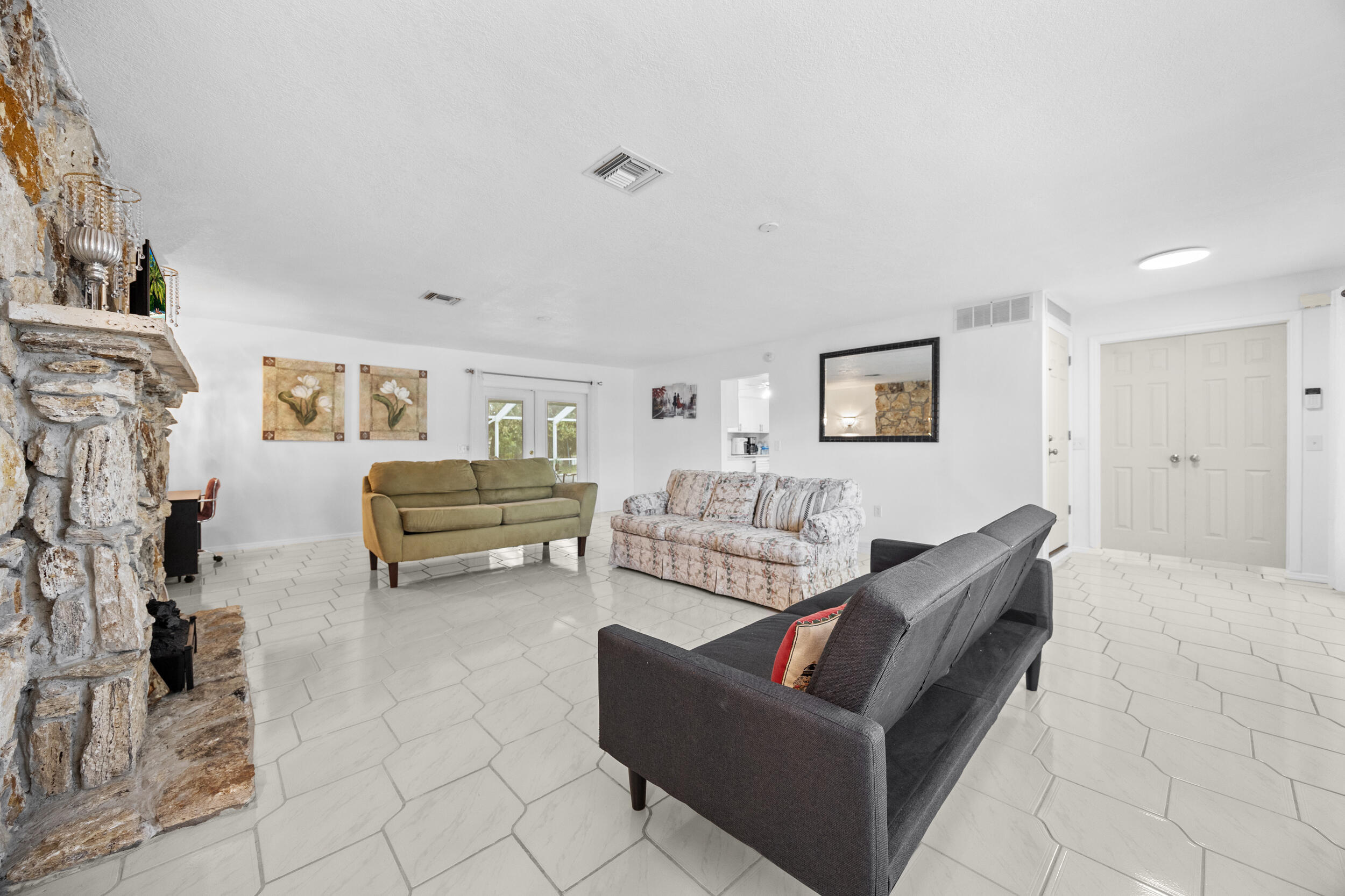 LAKE CLARKE TERR - Residential Lease