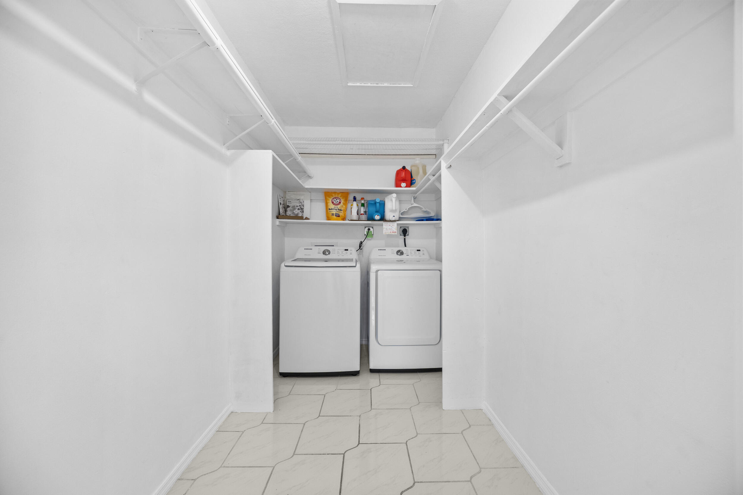 LAKE CLARKE TERR - Residential Lease