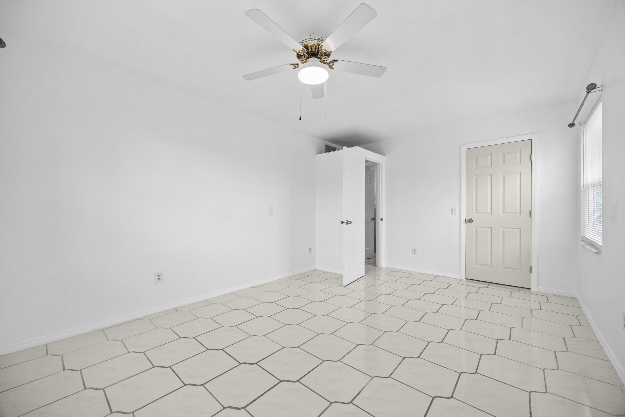 LAKE CLARKE TERR - Residential Lease