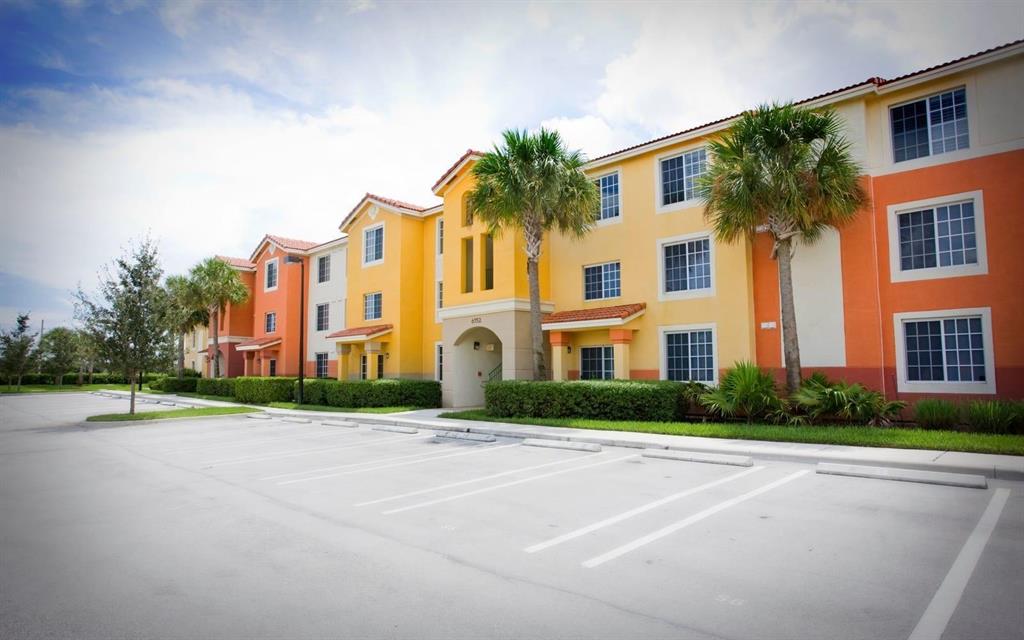 GREEN CAY VLG CONDO - Residential Lease