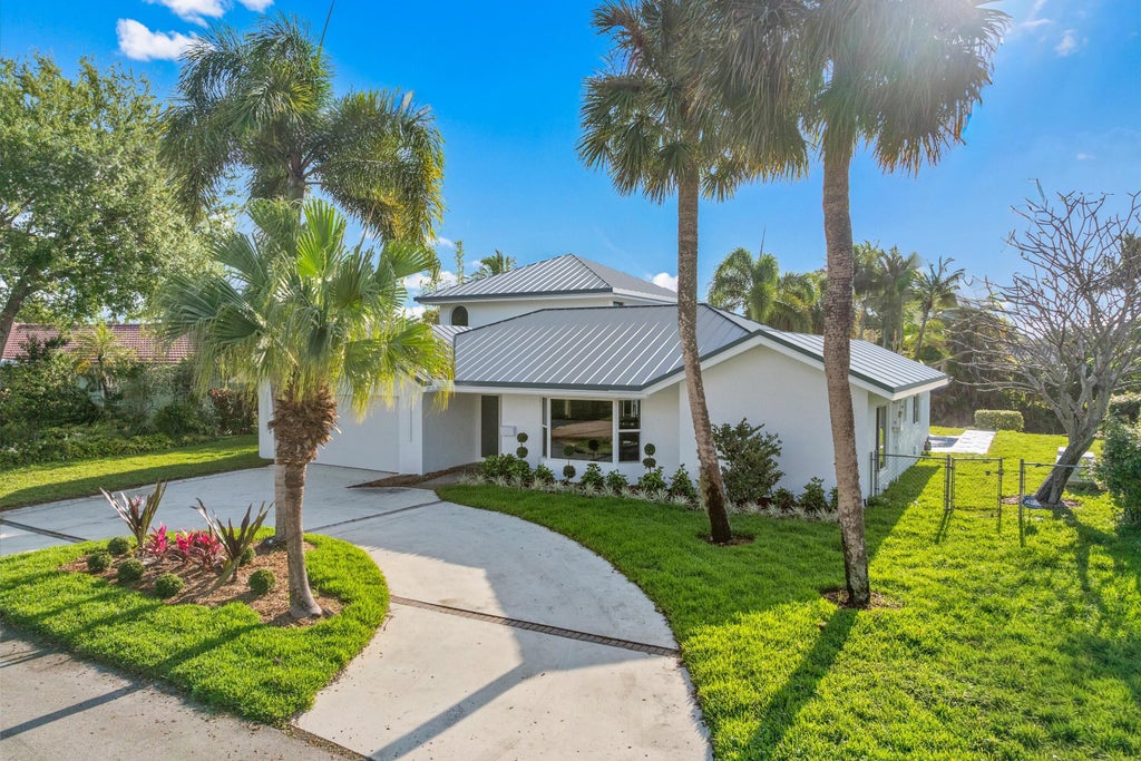 Photo of 440 NW 11TH Avenue, Boca Raton, FL 33486 (MLS # B26073612)