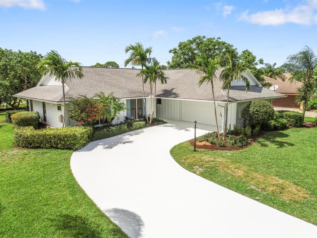 Photo of 113 SE Turtle Creek Drive, Tequesta, FL 33469 (MLS # R10717521)