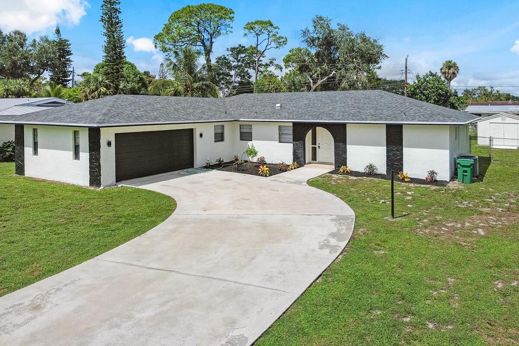 Photo of 417 SE Tranquilla Avenue, Port Saint Lucie, FL 34983 (MLS # R11127201)