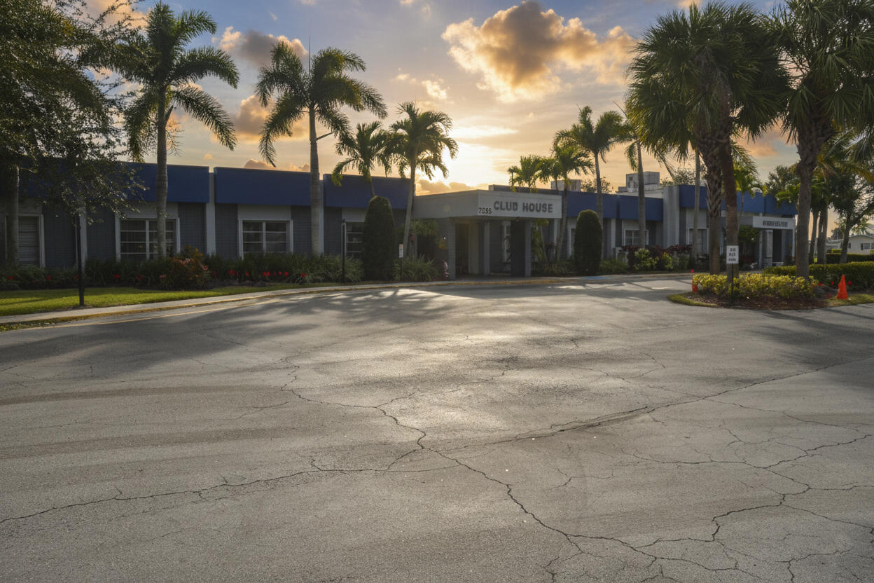 CRESTHAVEN VILLAS 11 CONDO - Residential Lease