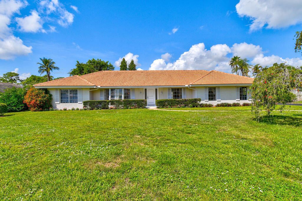 Photo of 145 SE Turtle Creek Drive Dr, Jupiter, FL 33469 (MLS # R10810746)