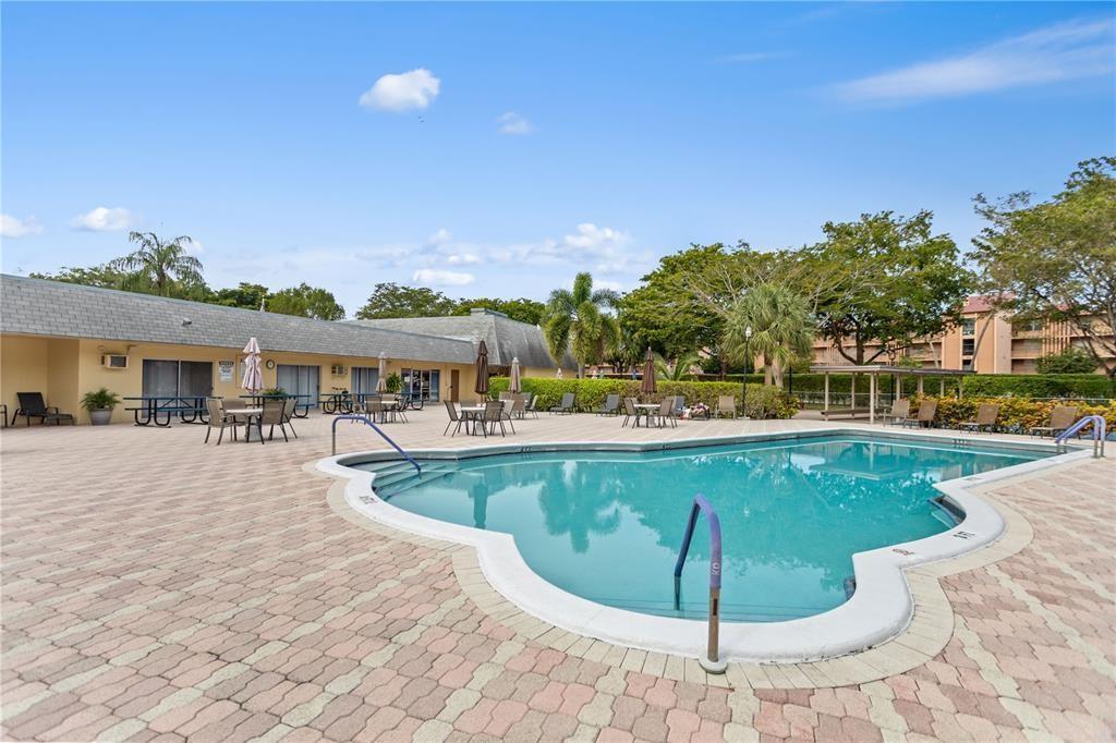 ORIOLE GARDENS THREE 77 C - Residential