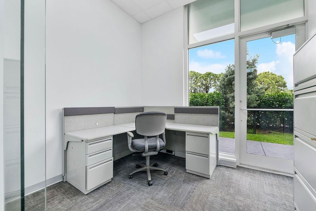 Photo of 1300 S Dixie Highway #E4, Lantana, FL 33462 (MLS # B26013177)