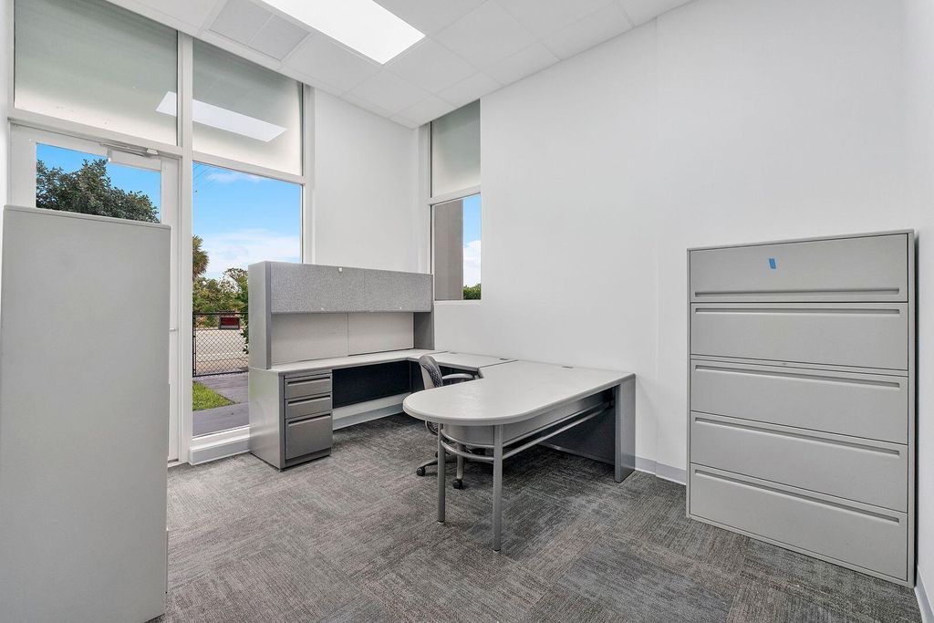 Photo of 1300 S Dixie Highway #E4, Lantana, FL 33462 (MLS # B26013177)