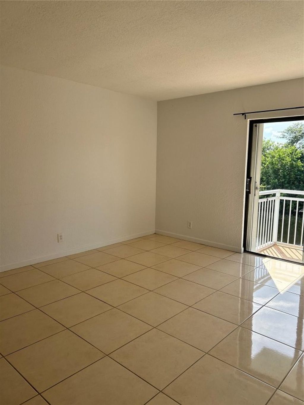 Photo of 405 S Pine Island Road #205D, Fort Lauderdale, FL 33324 (MLS # F10466012)