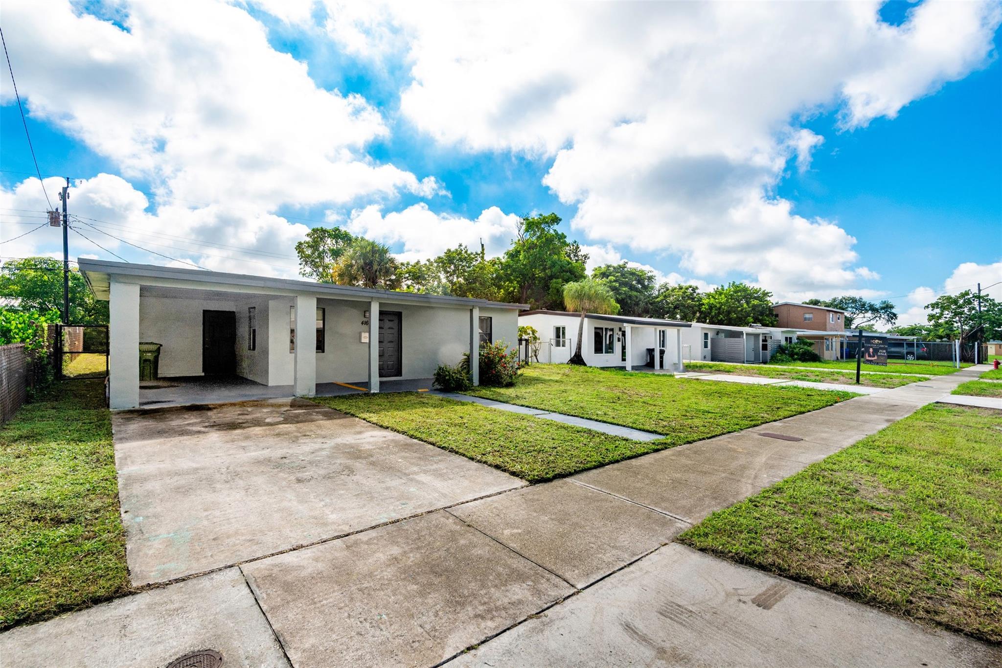 Amazing Find In The Heart Of Ft Lauderdale! 3 Bedroom 1 Bath House On Almost A Quarter Acre With Carport &
Ceramic Flooring Throughout. Kitchen Is Updated With Granite Countertops & Beautiful Mosaic Tile Backsplash.
In Home Washer/Dryer & Large Fenced Yard, Perfect For Entertaining Or Relaxing. This Is Must See!