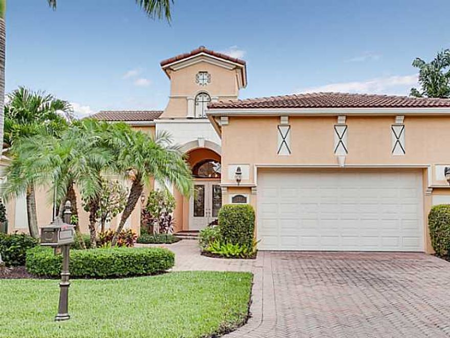 BEAUTIFULL HOME WITH GOLF MEMBERSHIP TO RENT IN THE COUNTRY CLUB AT MIRASOL. THREE FULL BEDROOM SUITES PLUS AN OFFICE, OPEN KITCHEN, OVERLOOKING THE GOLF COURSE.  BEATIFULLY FURNISHED, LARGE HEATED POOL AND SPA.  MINIMUM 6 MONTHS, CALL IF LESS.