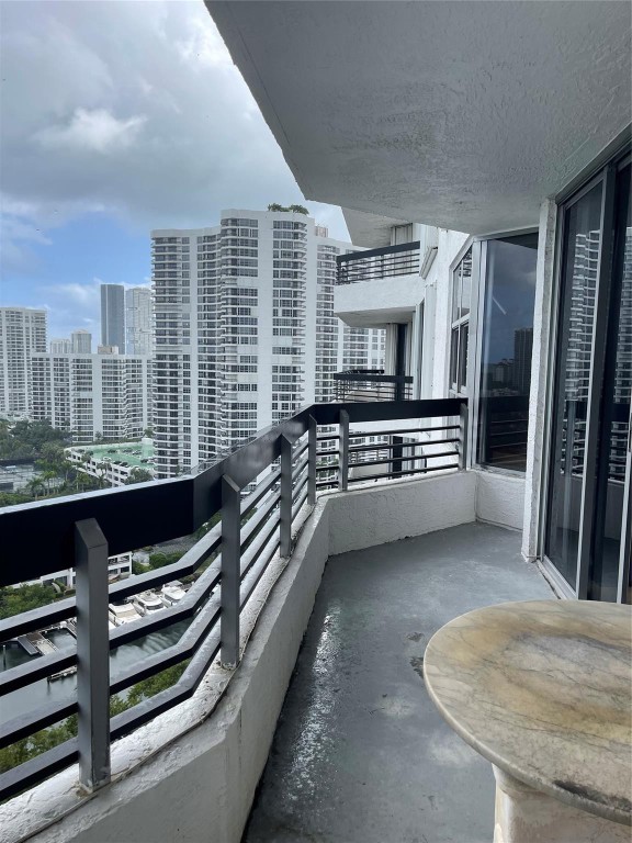 MYSTIC POINTE TOWER 600 - Residential