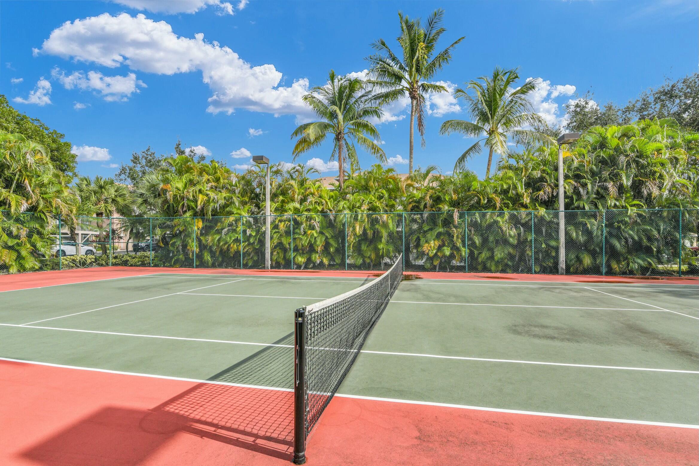 VILLAS AT EMERALD DUNES CONDO - Residential