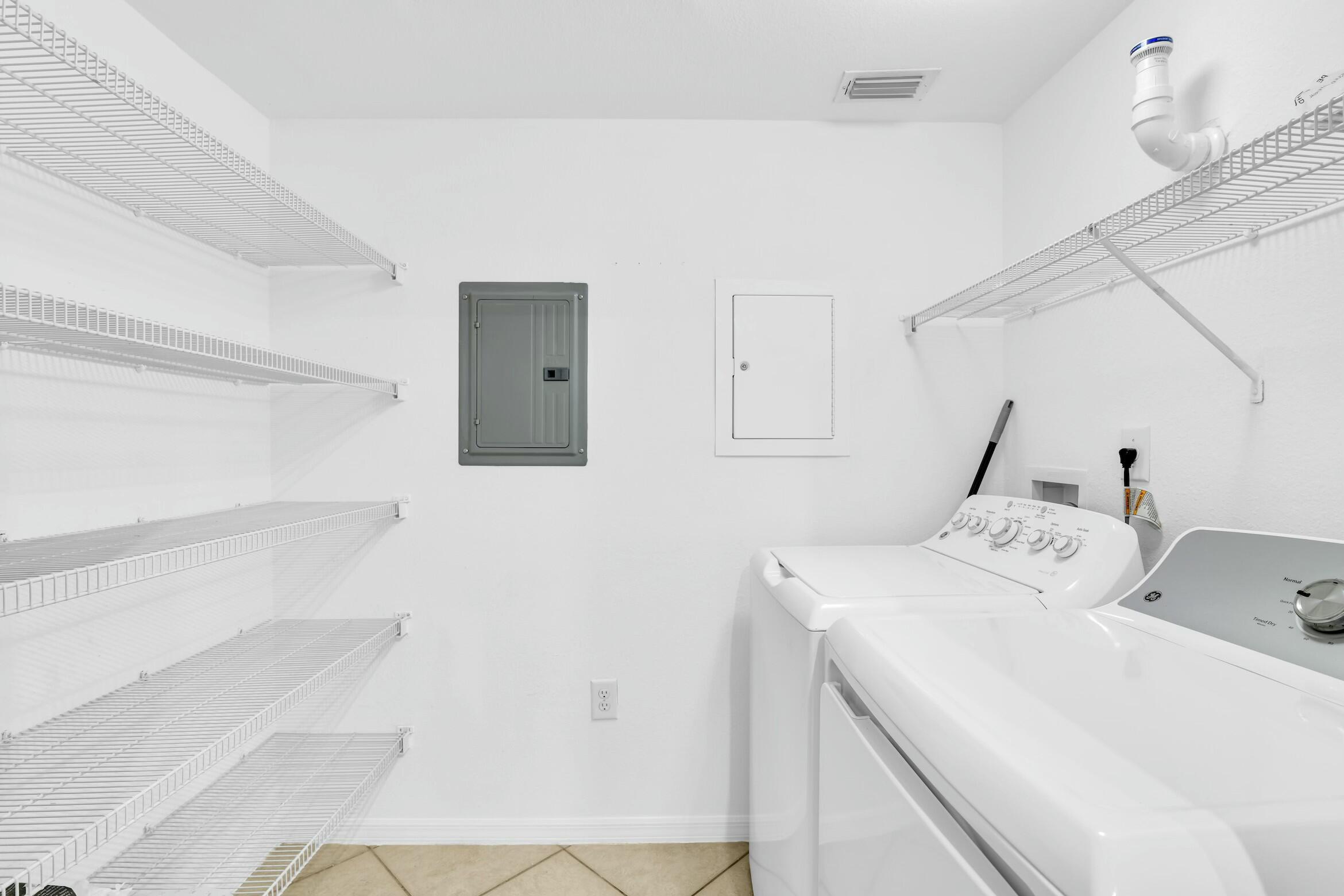 VILLAS AT EMERALD DUNES CONDO - Residential