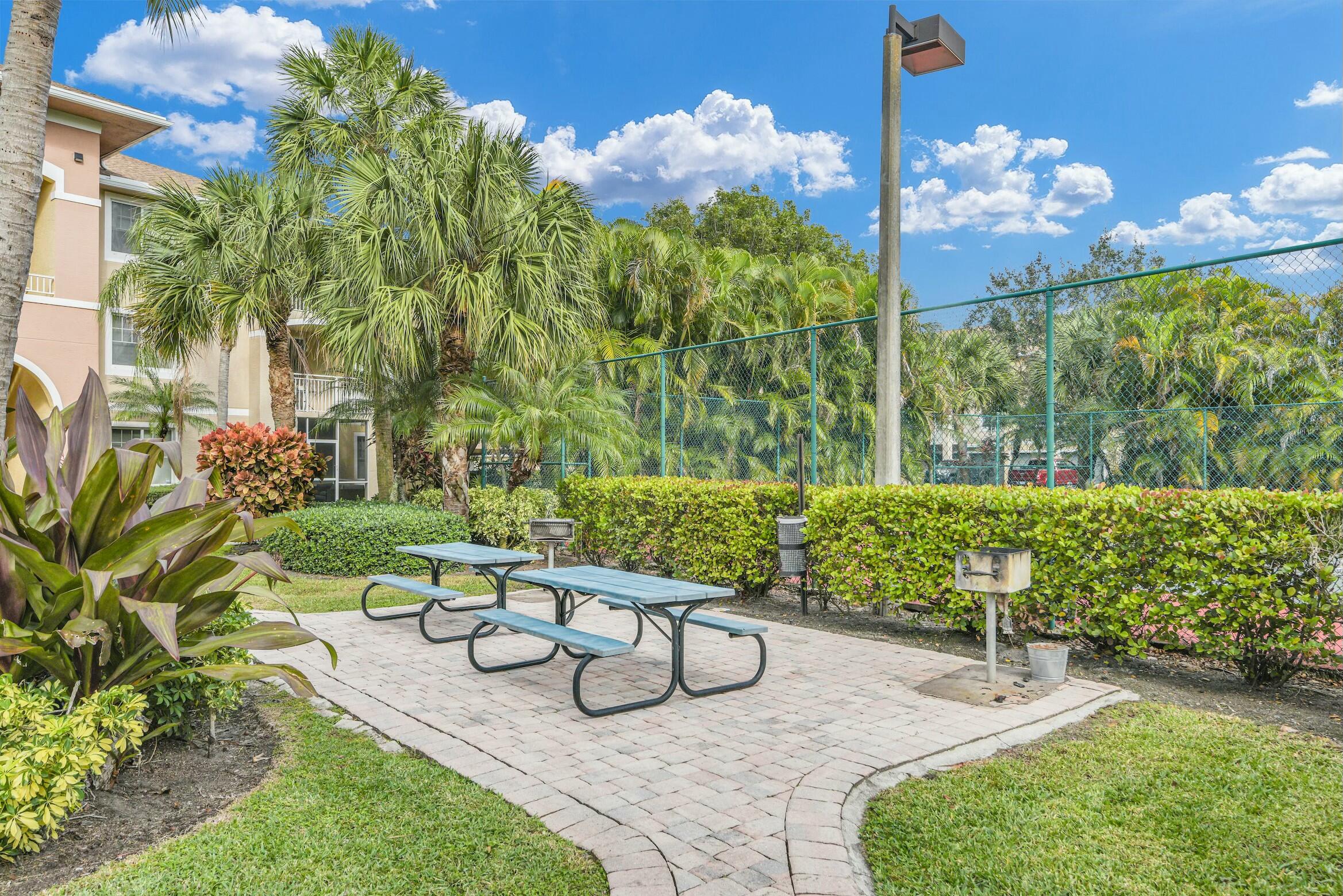 VILLAS AT EMERALD DUNES CONDO - Residential