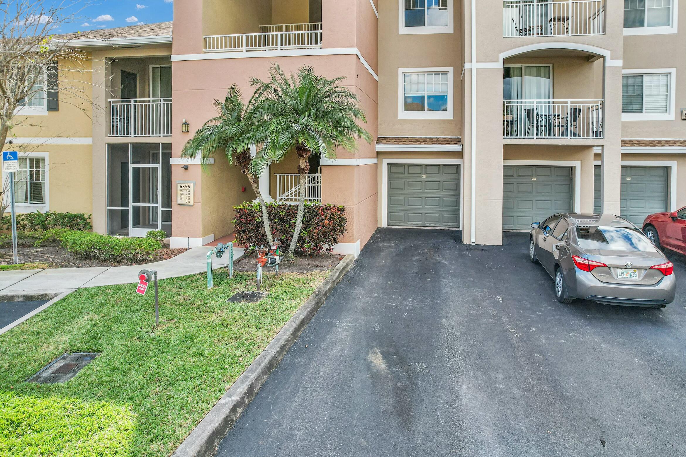 VILLAS AT EMERALD DUNES CONDO - Residential