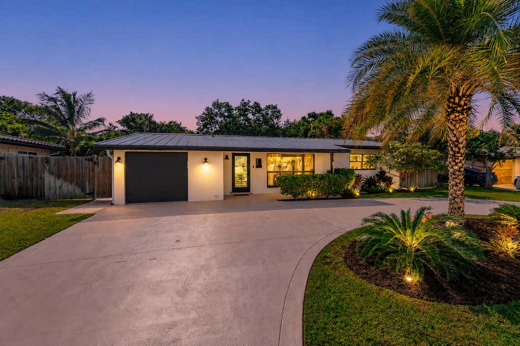 Photo of 300 SE 8th Avenue, Deerfield Beach, FL 33441 (MLS # B26043872)