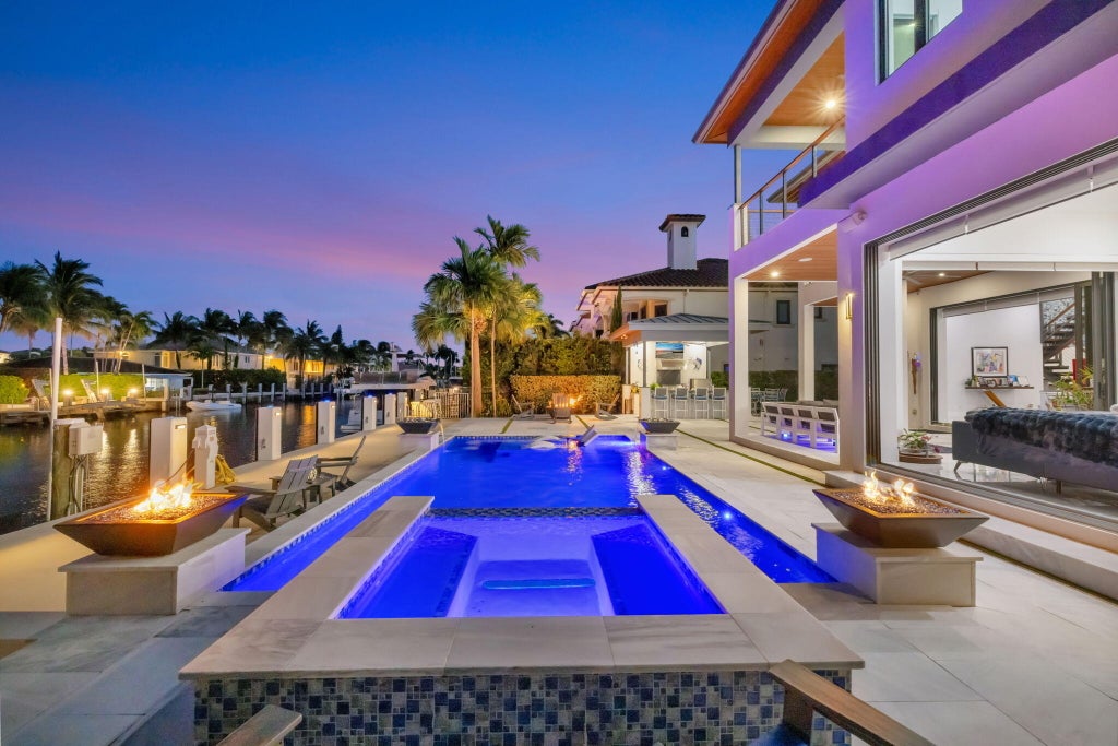 Photo of 334 Isle Of Capri Drive, Fort Lauderdale, FL 33301 (MLS # B26014287)