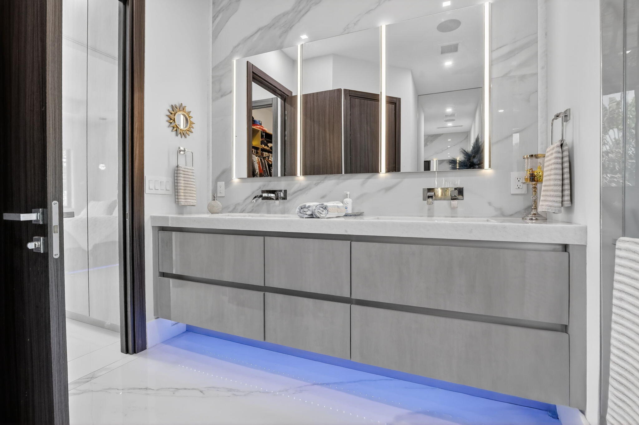 CAPRI OF VENICE - Residential