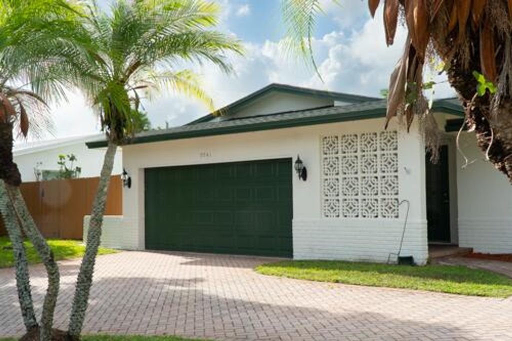 Photo of 5541 SW 7th Street, Plantation, FL 33317 (MLS # B26034961)