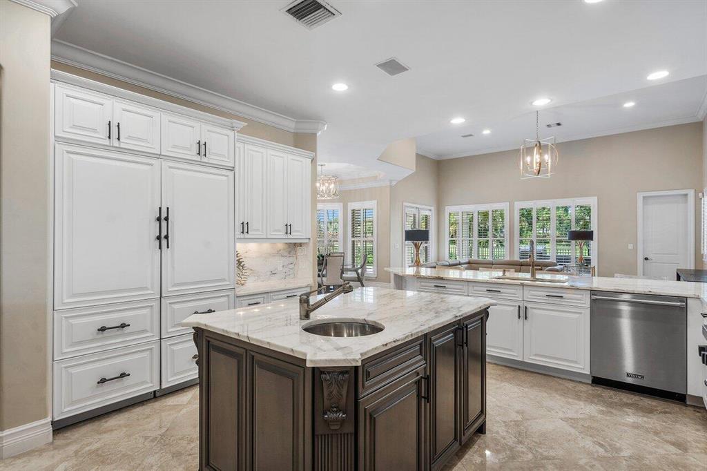 ROYAL PALM YACHT & COUNTRY CLUB - Residential