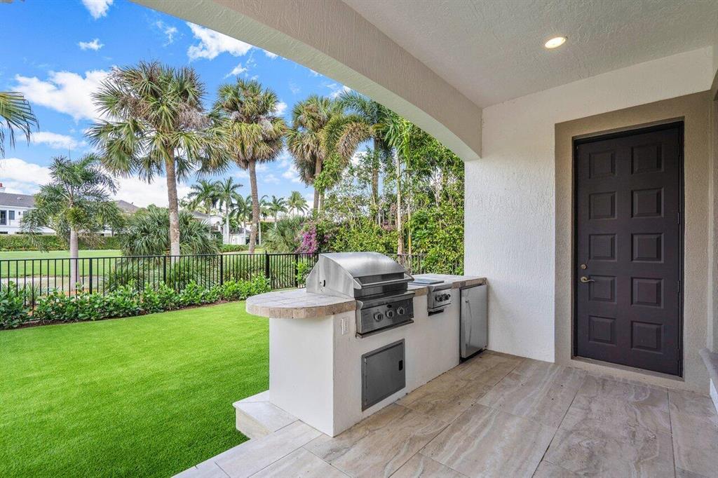 ROYAL PALM YACHT & COUNTRY CLUB - Residential