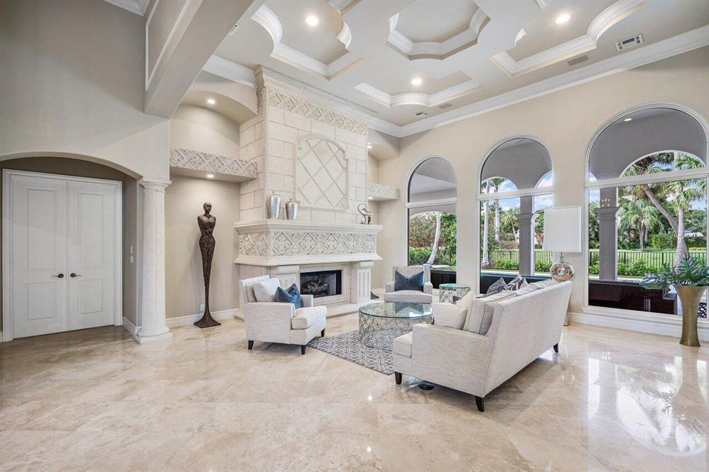 ROYAL PALM YACHT & COUNTRY CLUB - Residential