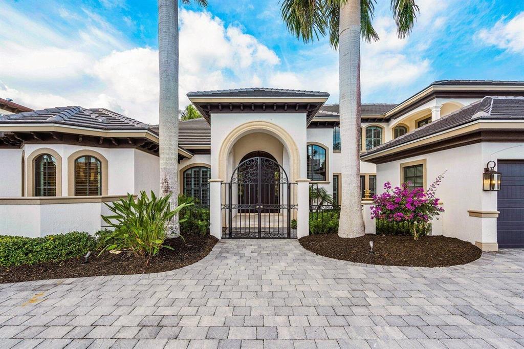 ROYAL PALM YACHT & COUNTRY CLUB - Residential