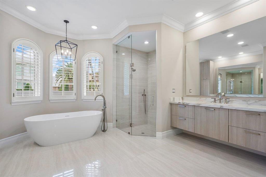 ROYAL PALM YACHT & COUNTRY CLUB - Residential