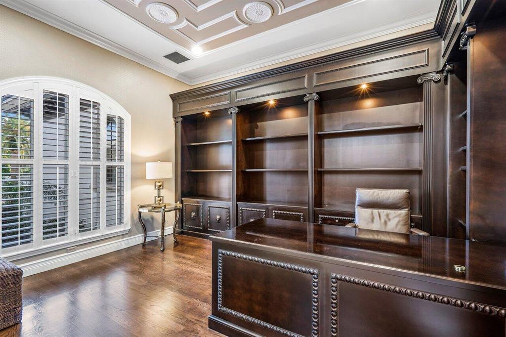 ROYAL PALM YACHT & COUNTRY CLUB - Residential