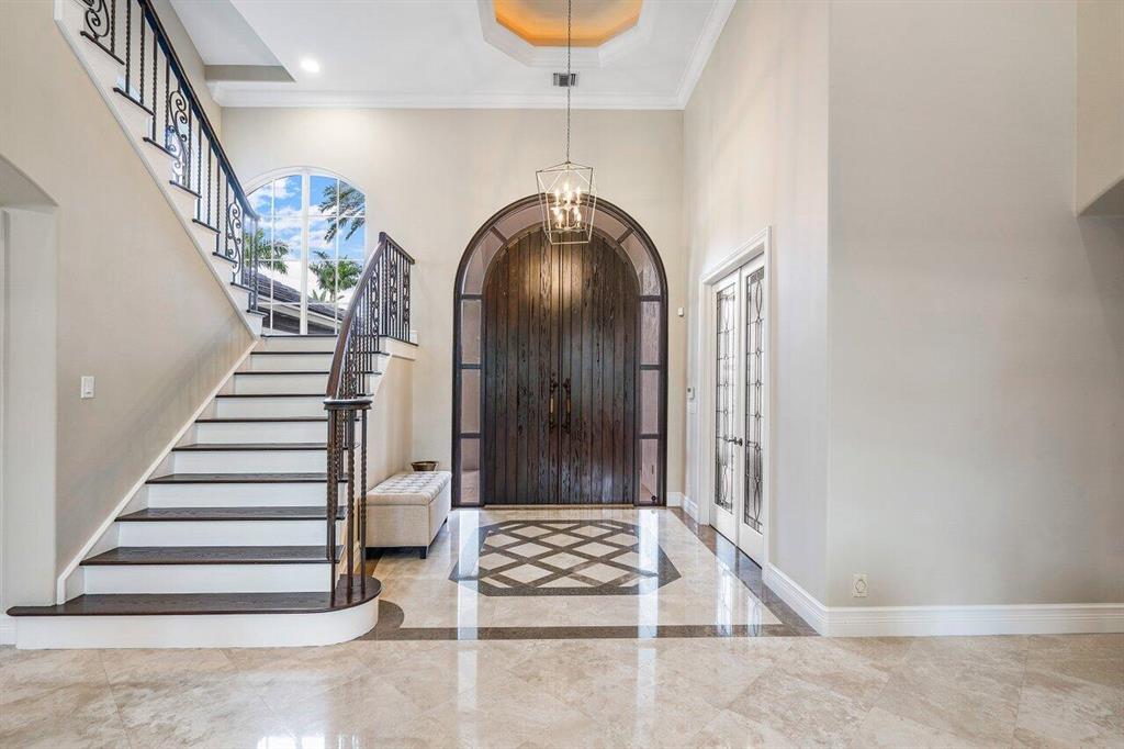 ROYAL PALM YACHT & COUNTRY CLUB - Residential