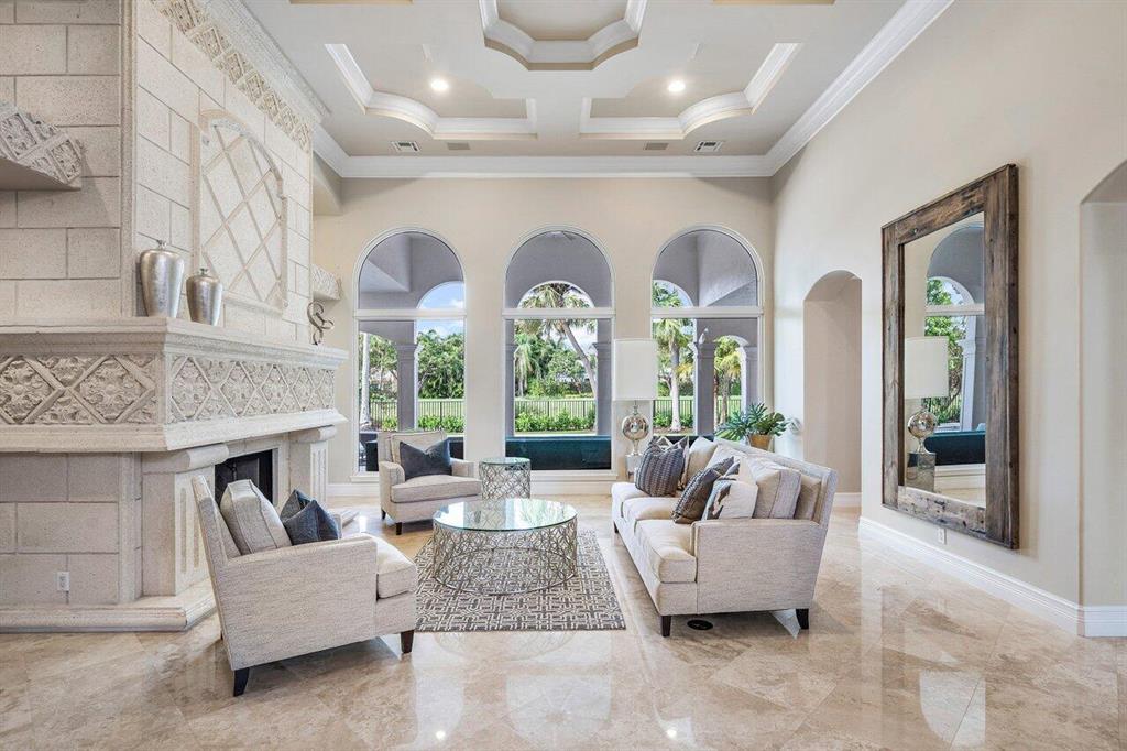 ROYAL PALM YACHT & COUNTRY CLUB - Residential