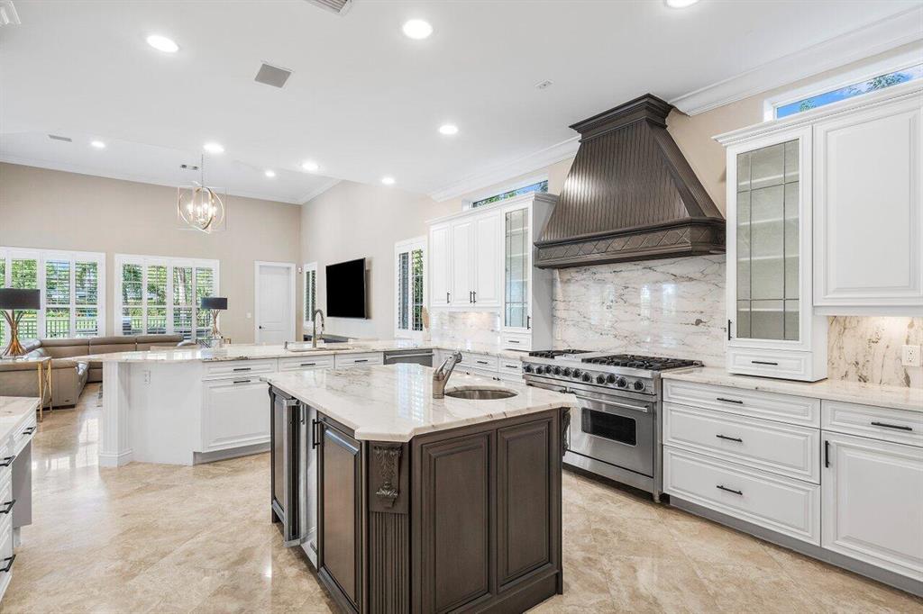 ROYAL PALM YACHT & COUNTRY CLUB - Residential