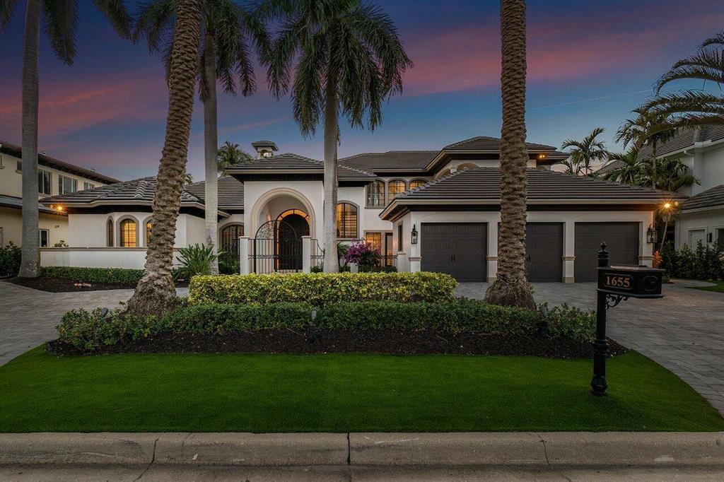 ROYAL PALM YACHT & COUNTRY CLUB - Residential