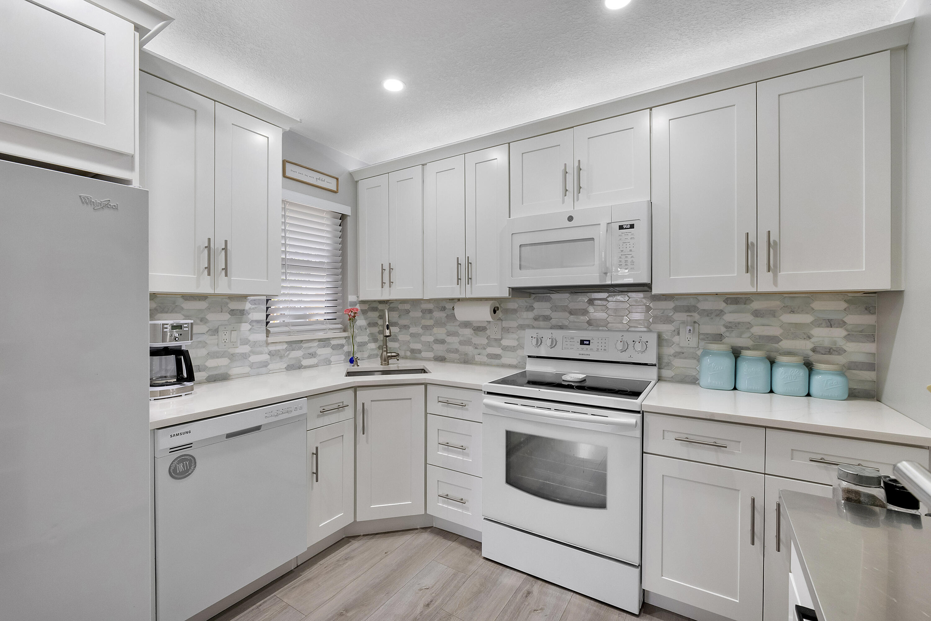 KARANDA VILLAGE V-B CONDO - Residential