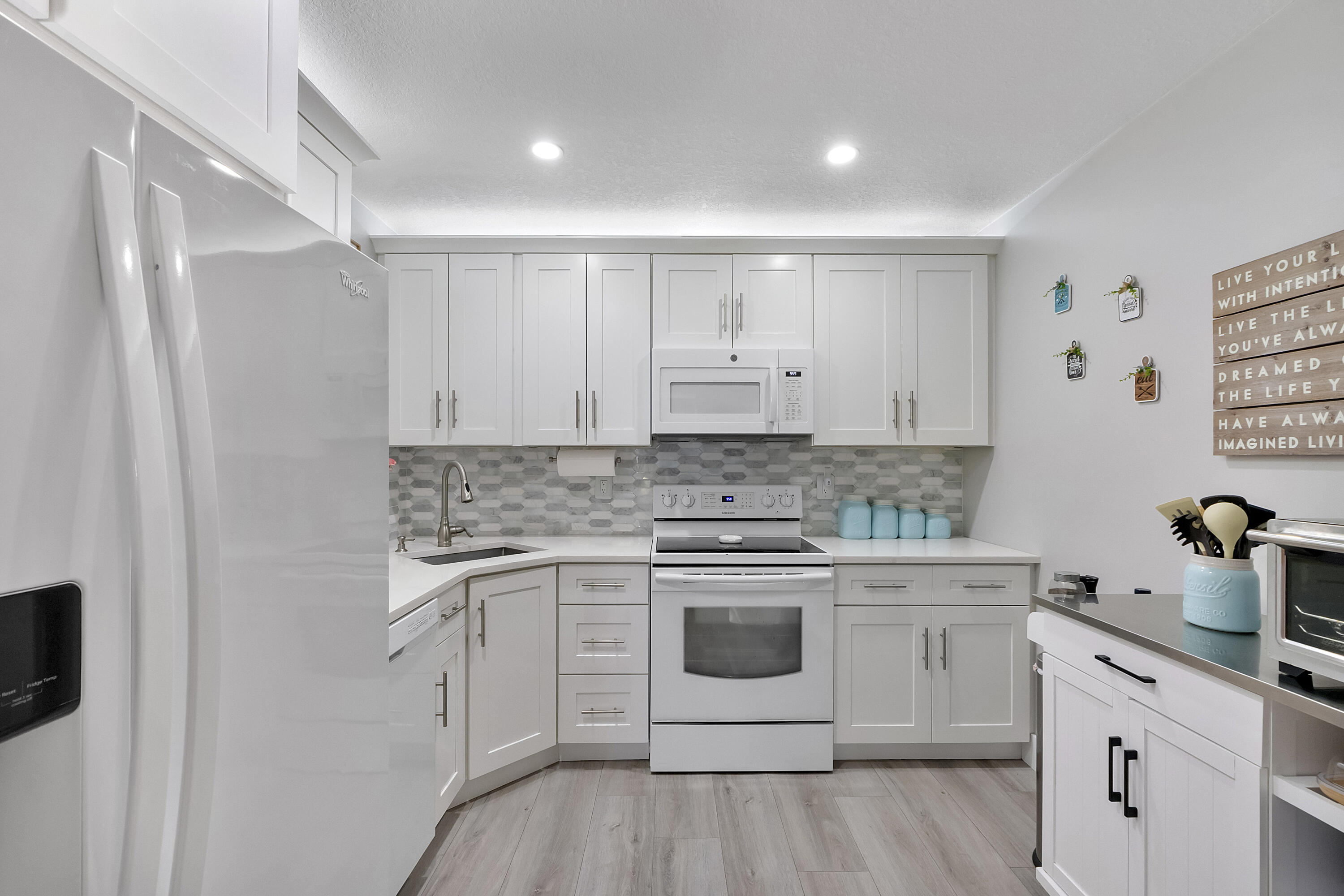 KARANDA VILLAGE V-B CONDO - Residential