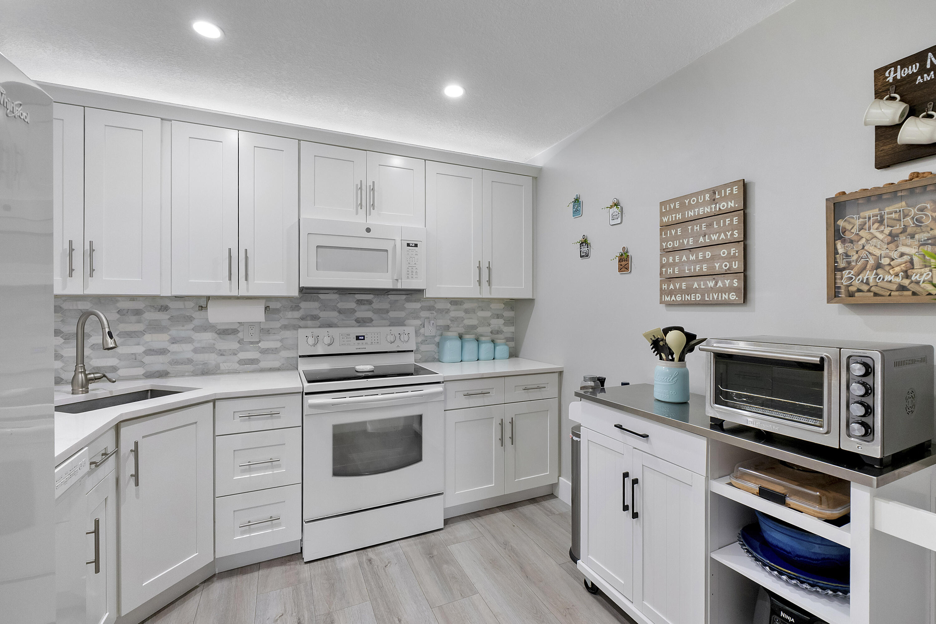 KARANDA VILLAGE V-B CONDO - Residential