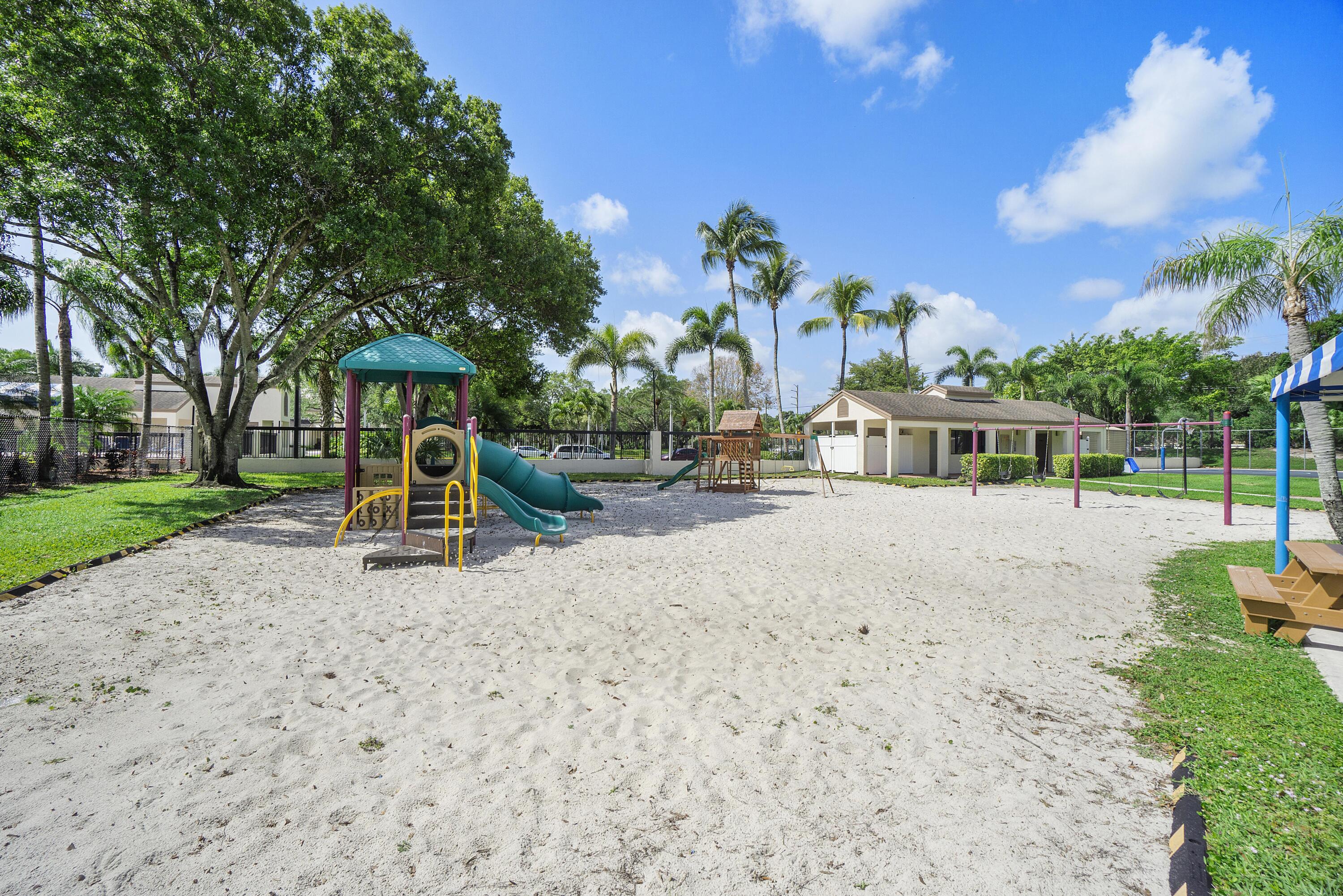 KARANDA VILLAGE V-B CONDO - Residential