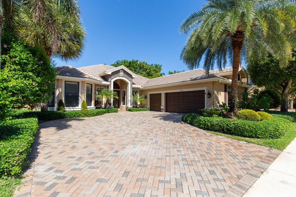 Photo of 10333 Trianon Place, Wellington, FL 33449 (MLS # R10932230)