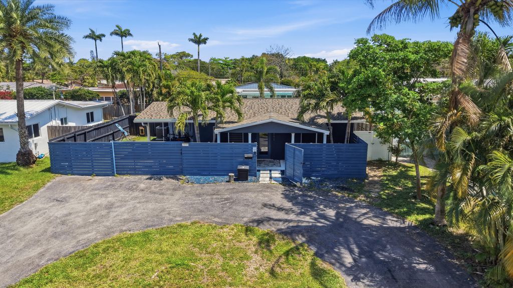 Photo of 3690 NE 16th Avenue, Oakland Park, FL 33334 (MLS # B26009523)