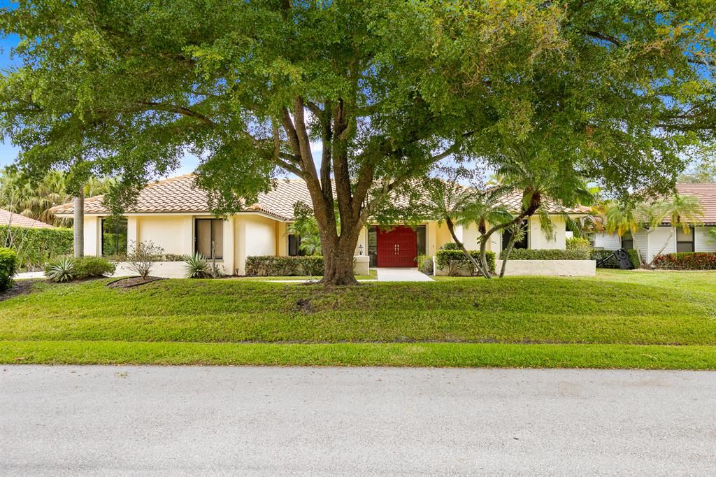 Photo of 14 Alnwick Road, Palm Beach Gardens, FL 33418 (MLS # R10836407)