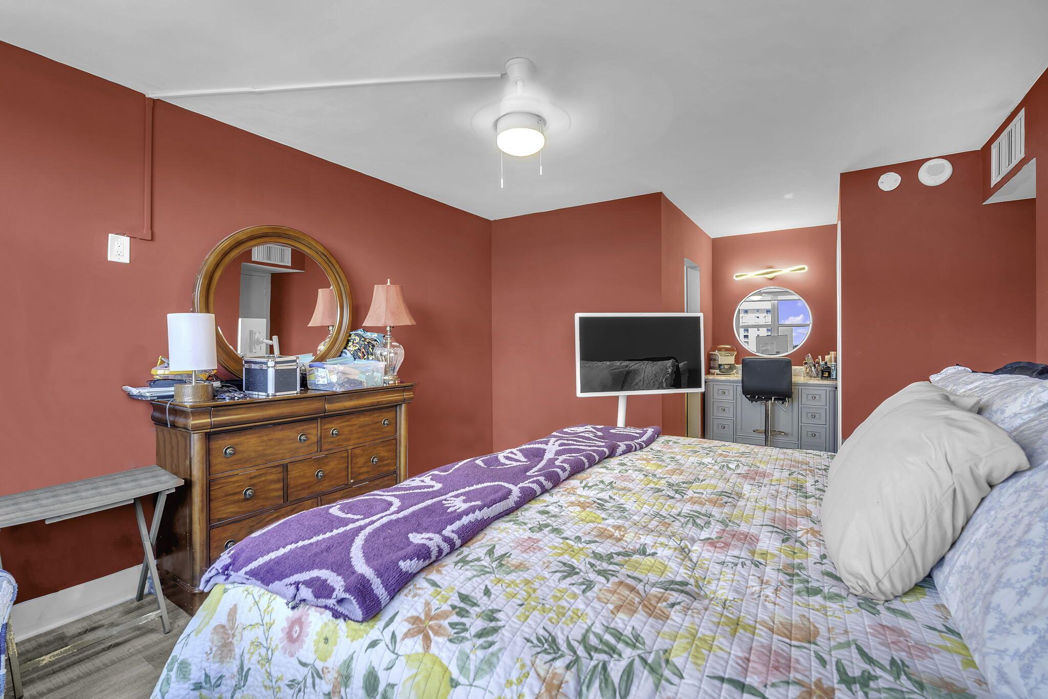 HILLSBORO LIGHT TOWERS CO - Residential