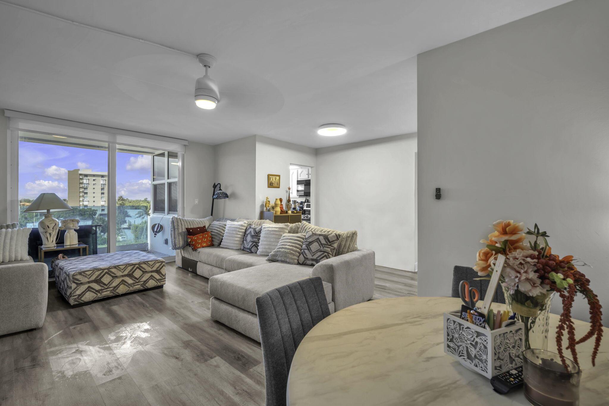 HILLSBORO LIGHT TOWERS CO - Residential