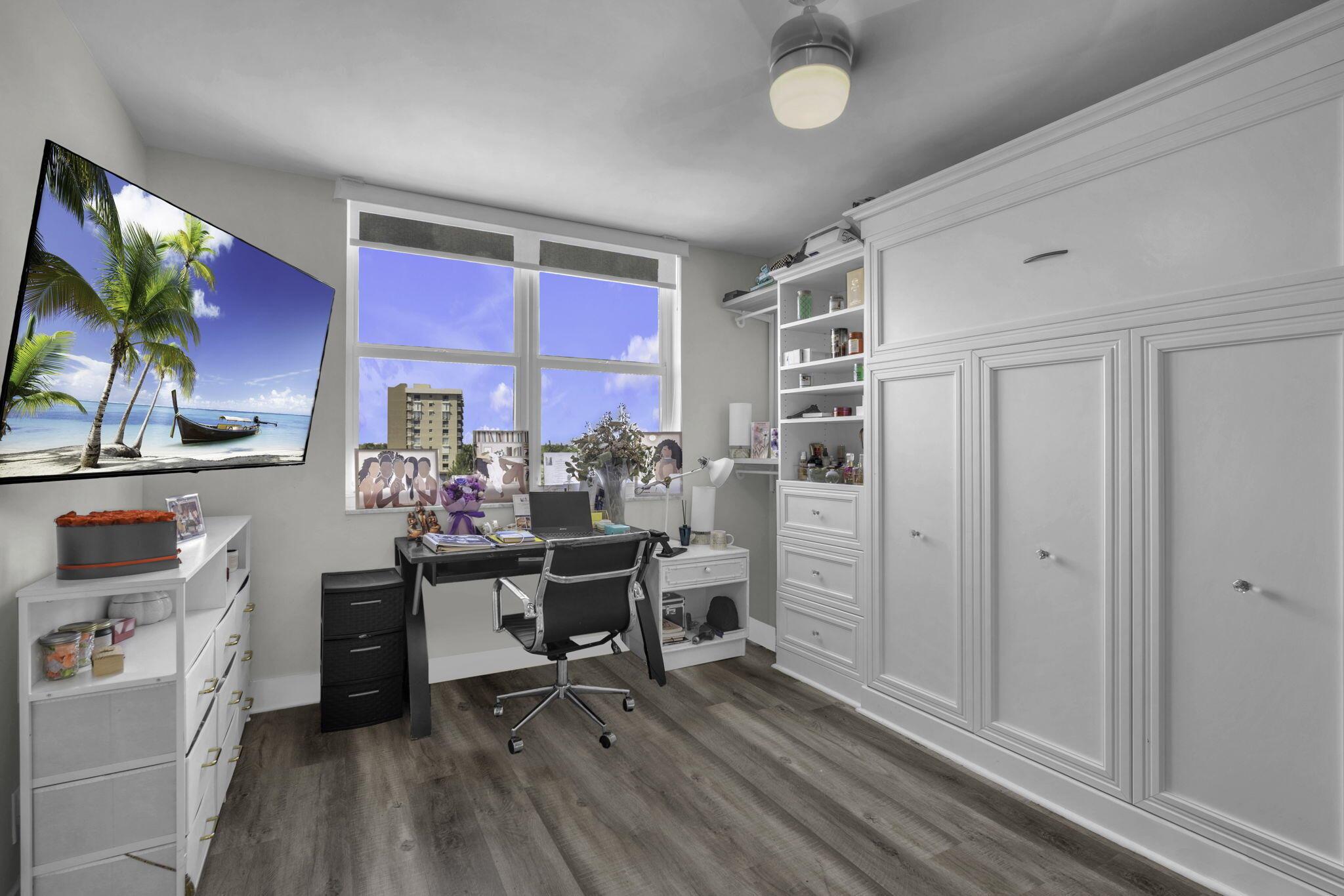 HILLSBORO LIGHT TOWERS CO - Residential