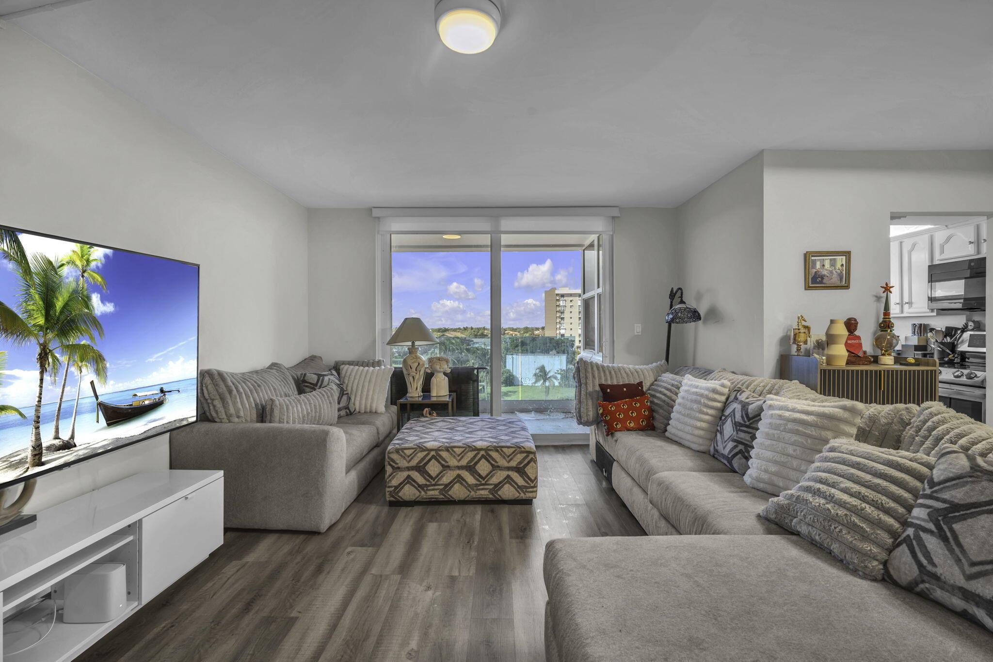 HILLSBORO LIGHT TOWERS CO - Residential