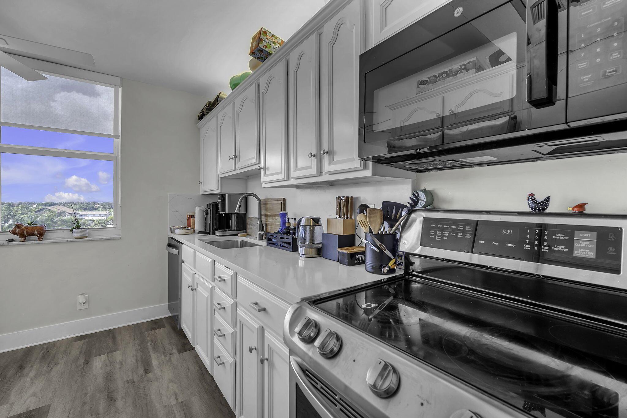 HILLSBORO LIGHT TOWERS CO - Residential