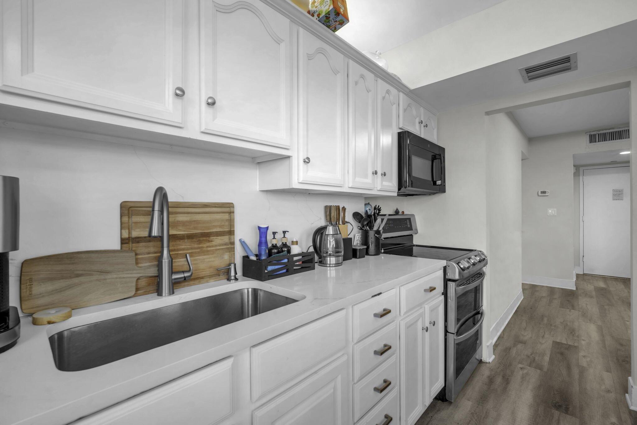 HILLSBORO LIGHT TOWERS CO - Residential