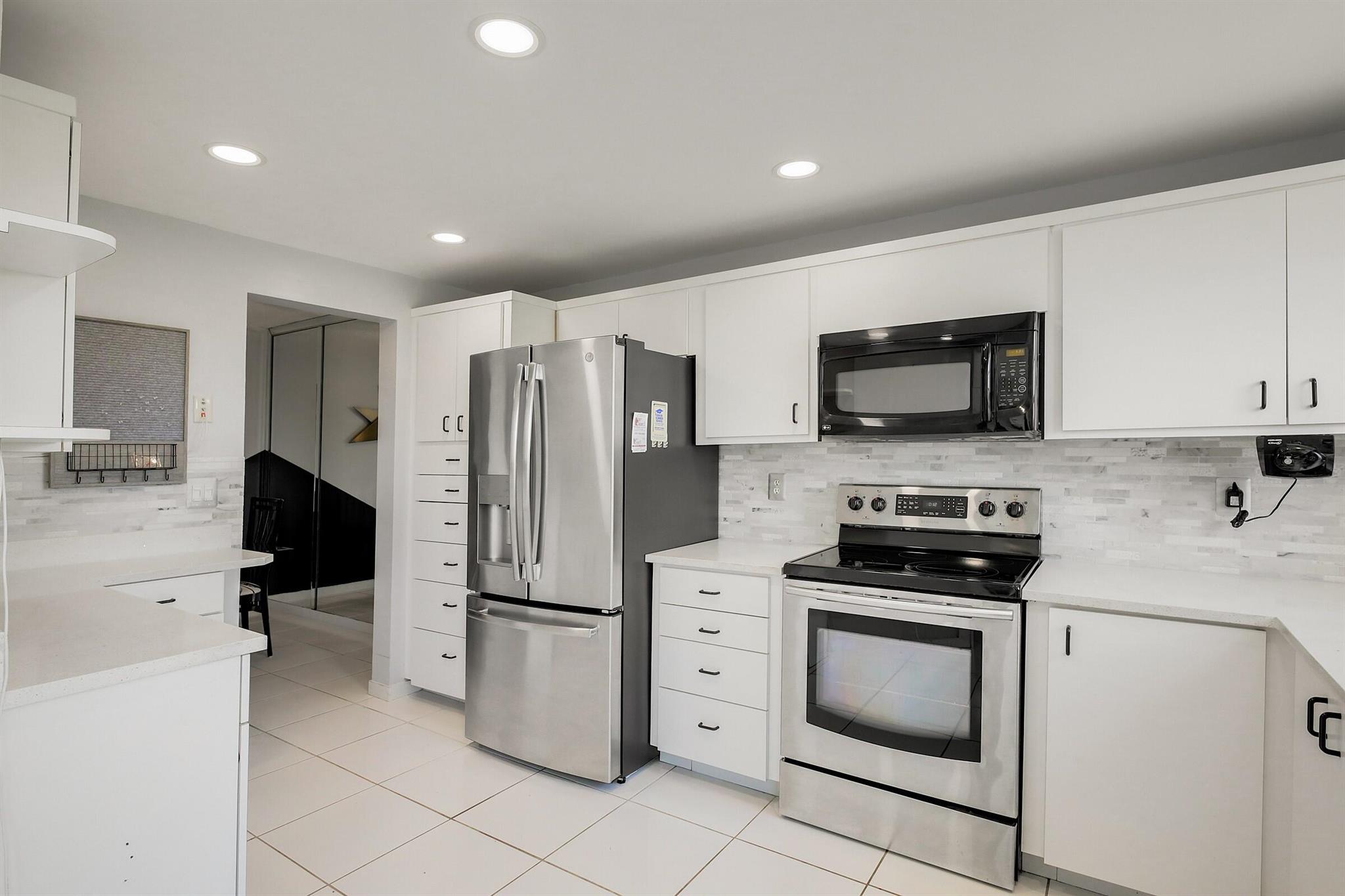 3836 Via Poinciana 506